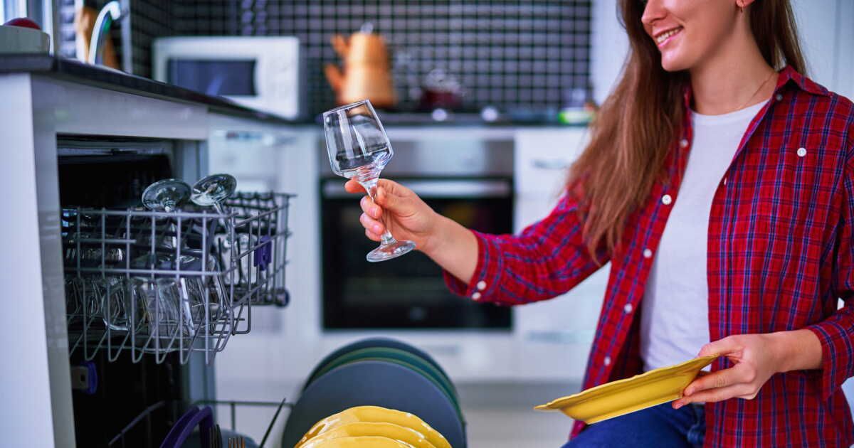 Stop aux traces de calcaire : une astuce pour votre lave-vaisselle