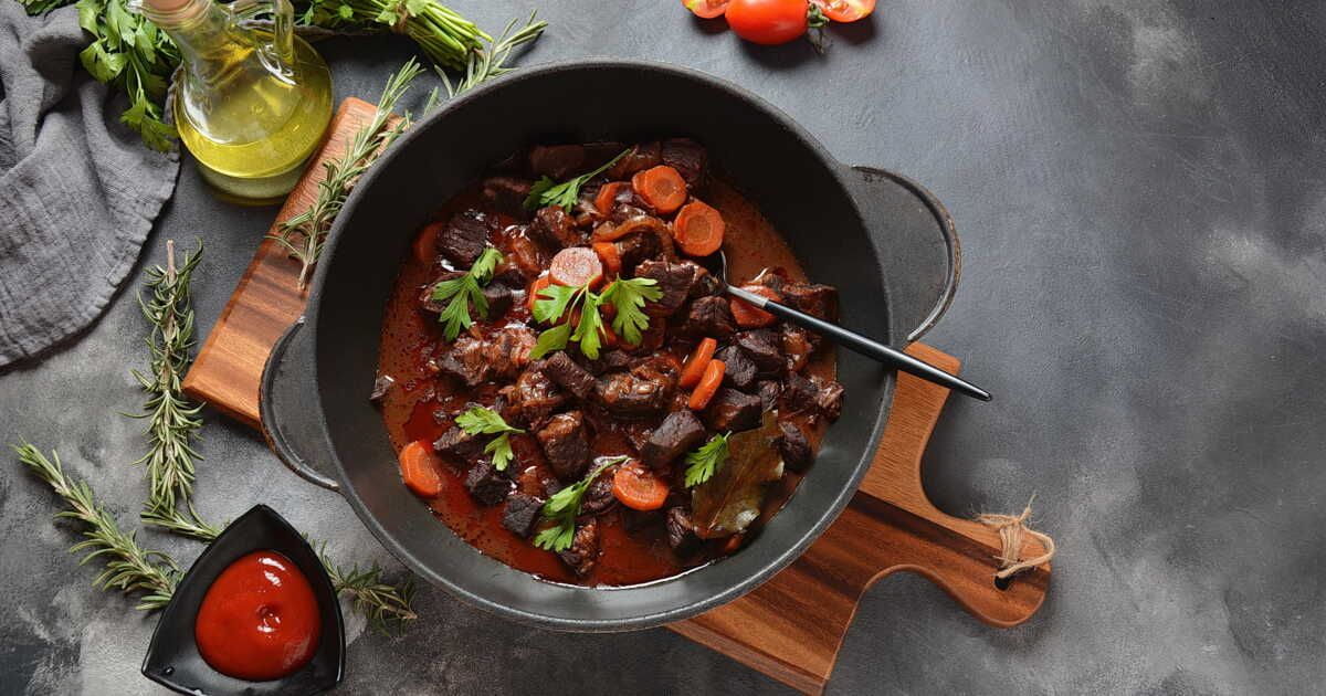 Cuisson du bœuf bourguignon : cette astuce facile pour que la viande reste délicieusement tendre