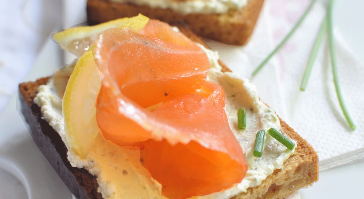 Toasts de pain d'épices au saumon et Rondelé