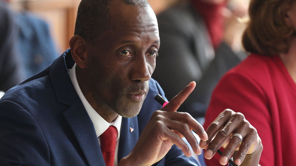 la polémique éclate : le maire de saint-denis attaque cnews pour des propos racistes