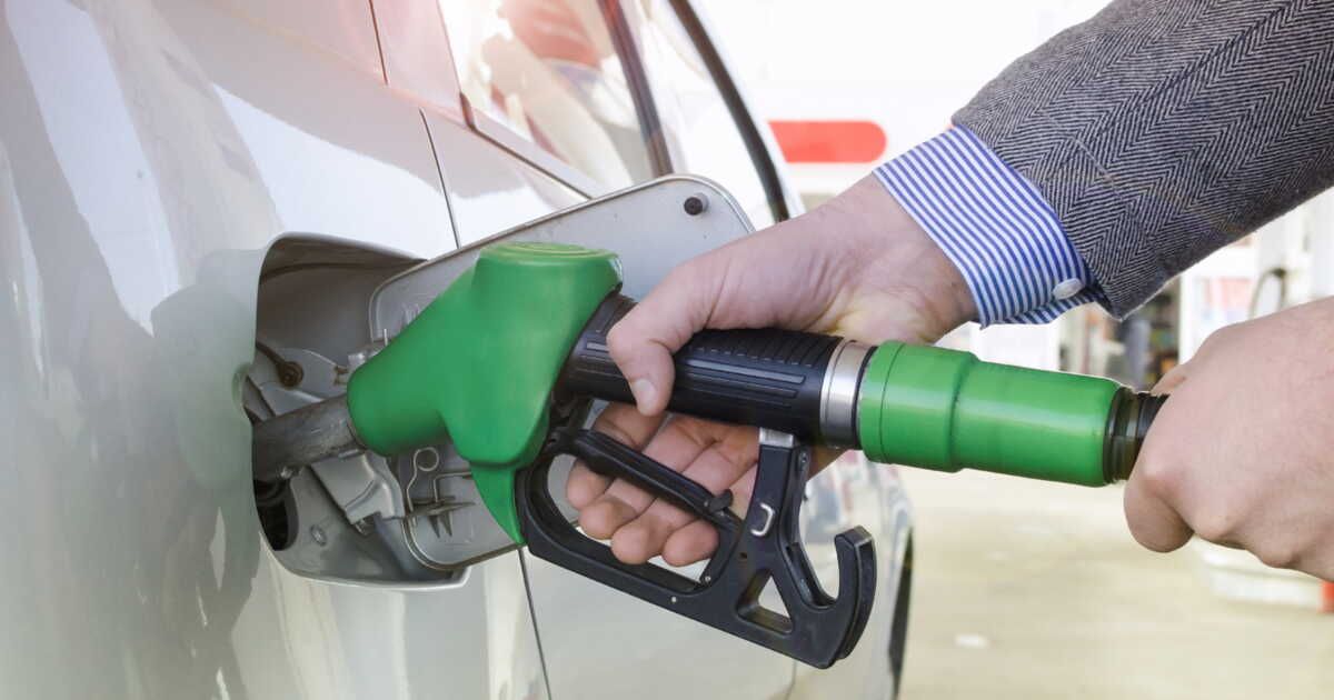 Un chèque carburant de 100€ pour soutenir les travailleurs en 2024