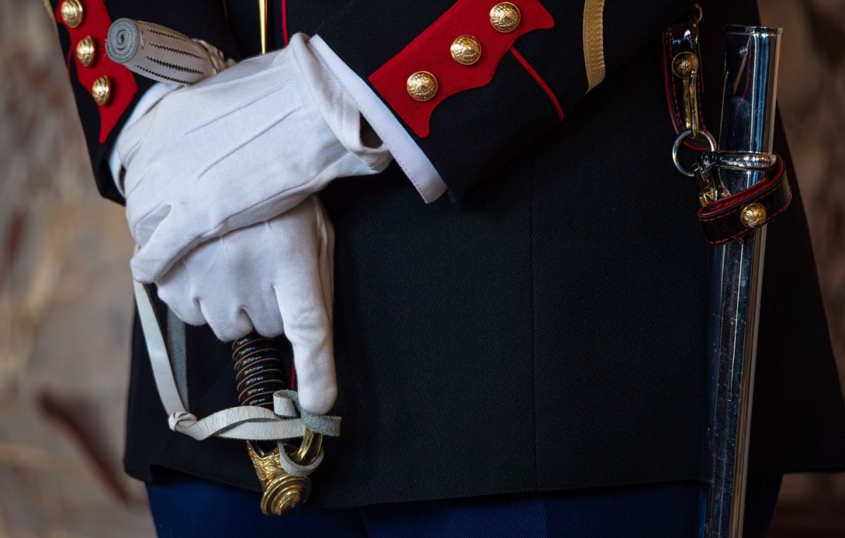 Un gendarme lève le voile sur les abus racistes au sein de la Garde républicaine