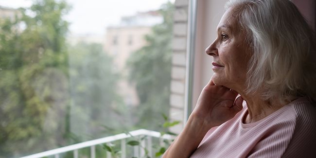 La solitude des seniors : un phénomène alarmant en France