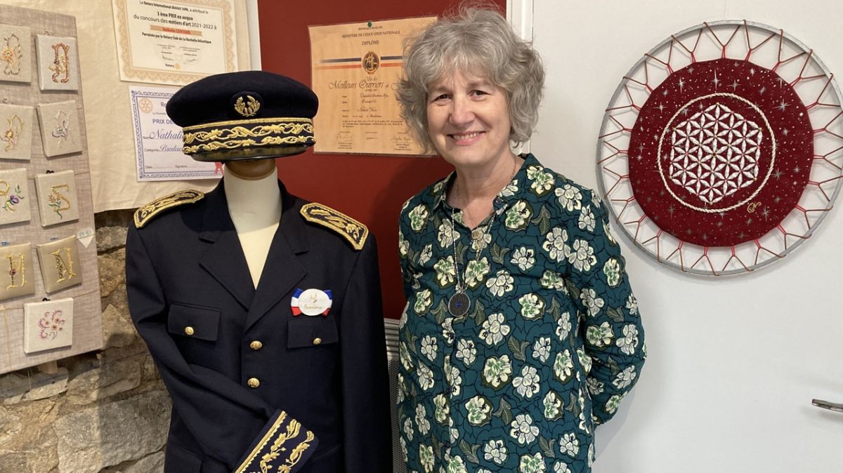 À Chauvigny, Nathalie Coiffard, la brodeuse d'or qui redonne vie à un savoir-faire rare