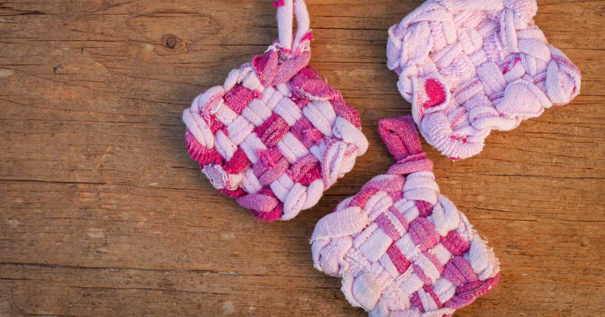 Transformez vos vieilles chaussettes en éponges tawashi écologiques