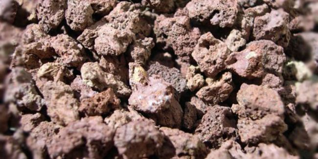 Découvrez la pouzzolane : le trésor volcanique au jardin