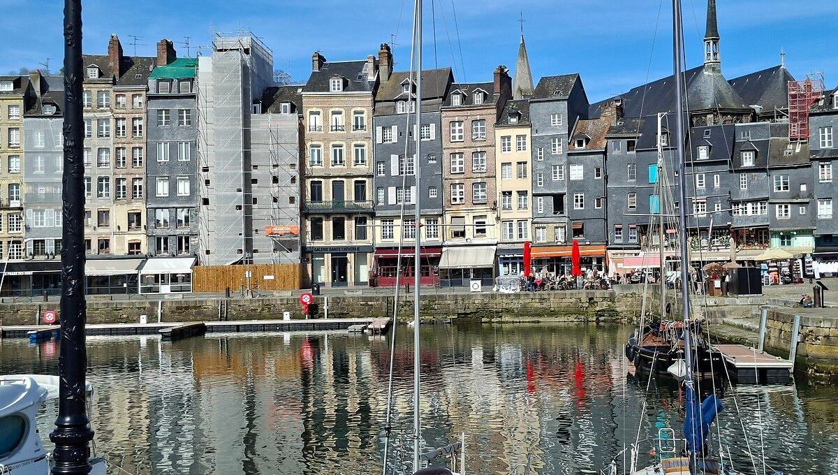 Honoré et menacé : Honfleur face à la crise immobilière