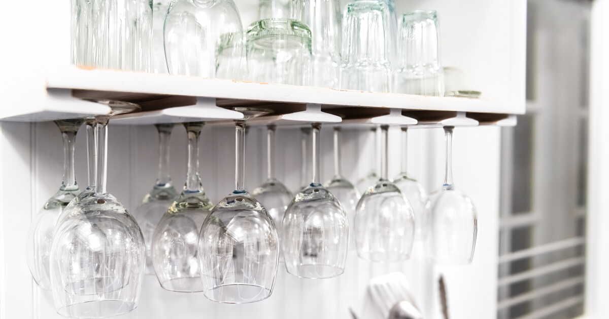 L'art de ranger ses verres : à l'endroit ou à l'envers ?