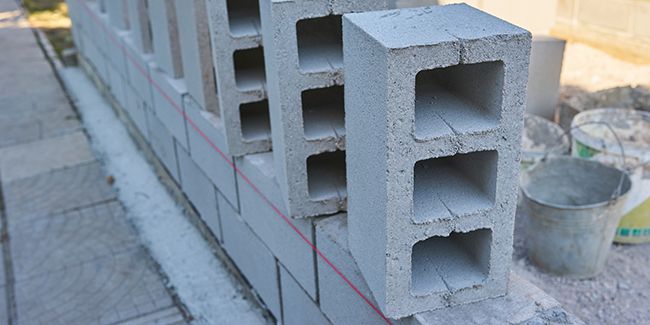 Parpaing, moellon et bloc béton : décryptage des différences