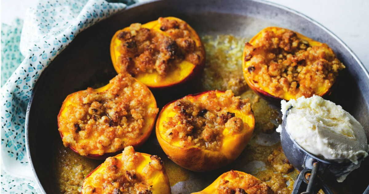 La douceur des pêches rôties revisitées en crumble