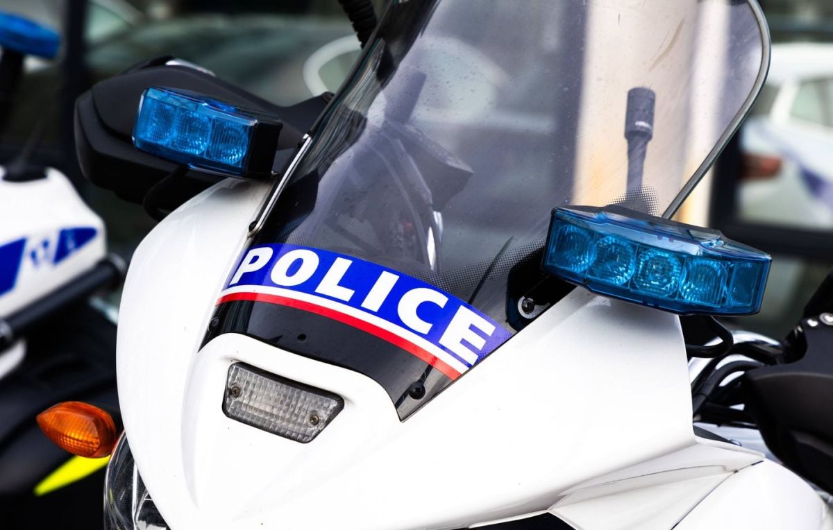 Un animateur de Skyrock pris en flagrant délit de fausse police à Paris
