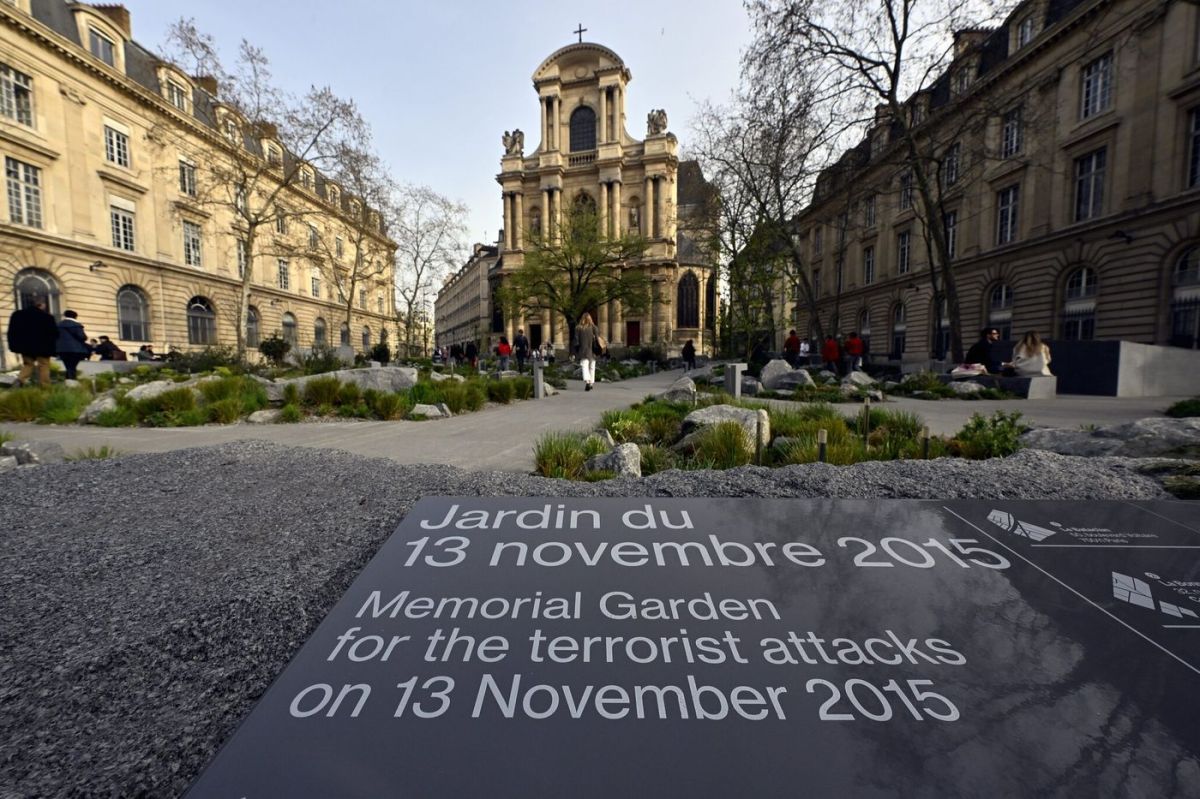 Des actes de vandalisme choquent au jardin mémoriel des attentats du 13-Novembre