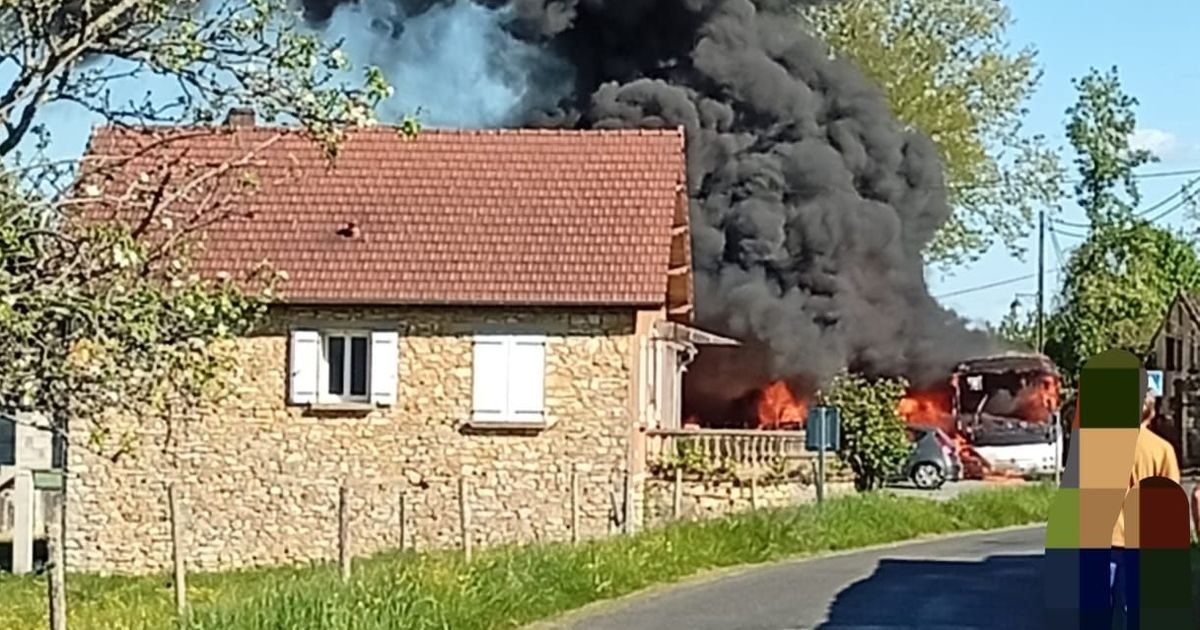 Un car scolaire prend feu en Dordogne : chaos et solidarité