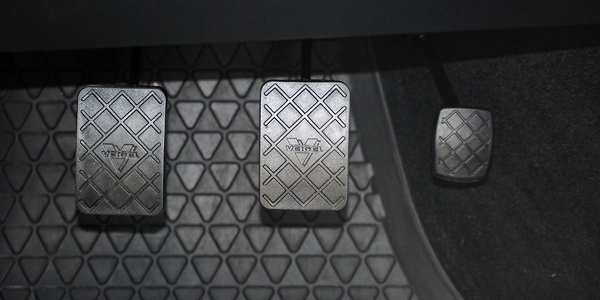 Comment fonctionne l’embrayage d’une voiture ? Comment identifier les signes de défaillance ?