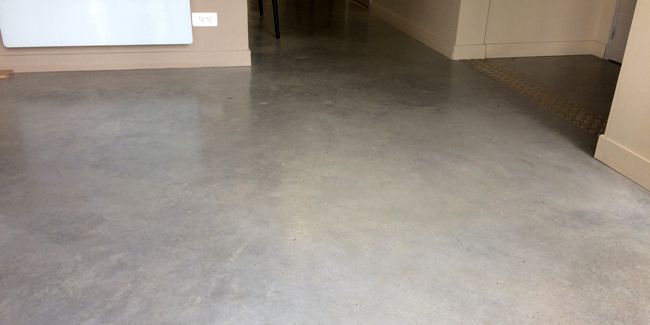 Béton ciré : une tendance polyvalente pour vos intérieurs