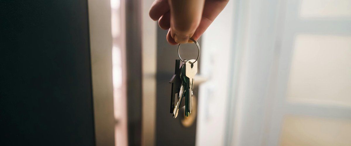 Des futurs locataires face à une hausse de loyer inattendue en plein déménagement