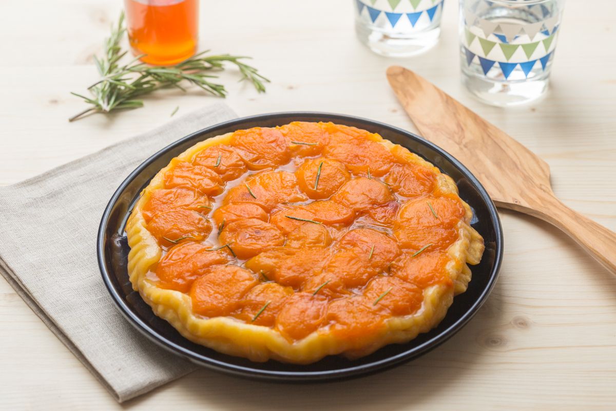 Tarte tatin d'Abricots au Miel et Romarin