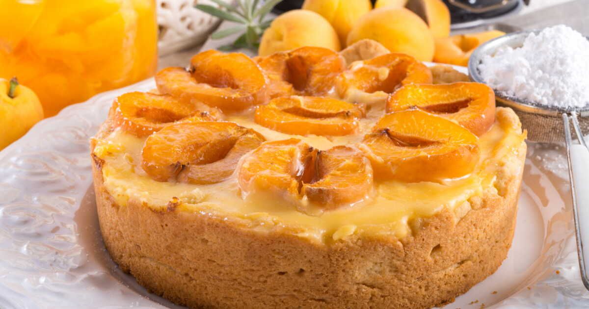 Gâteau caramélisé aux abricots : un délice estival à ne pas manquer
