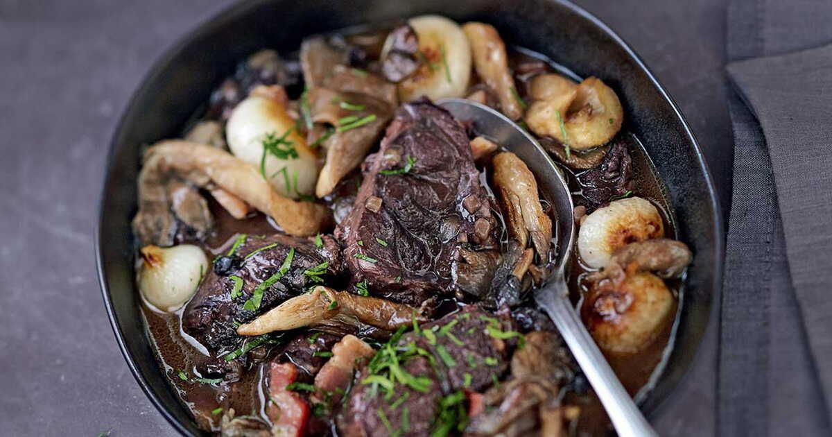 Un voyage savoureux : le bœuf bourguignon aux pleurotes