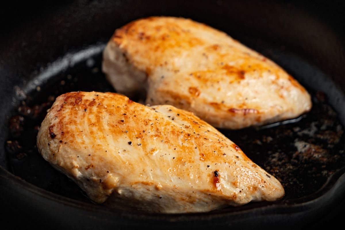 Découvrez l'astuce infaillible pour des filets de poulet tendres et savoureux