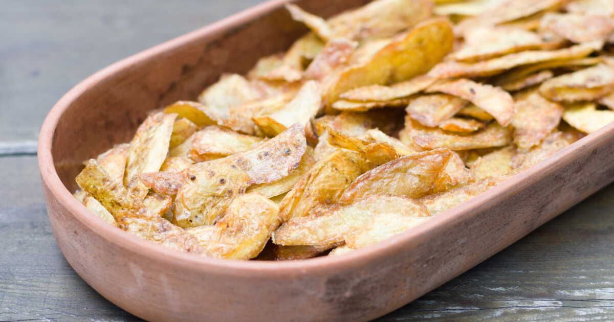 Transformez vos épluchures de pommes de terre en chips savoureuses