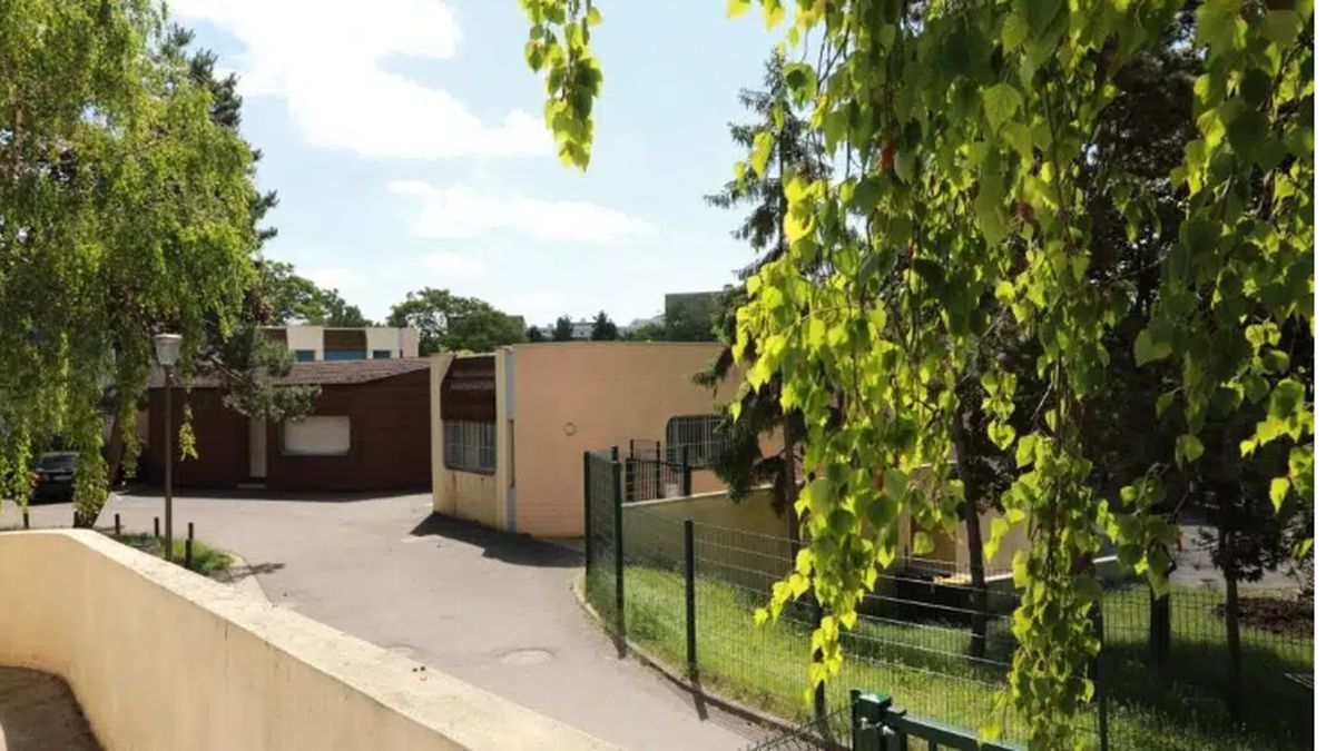 Accident tragique à Cergy : un enfant de 7 ans chute d'un escalier interdit