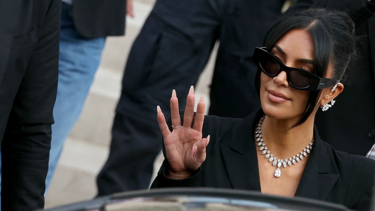 Kim Kardashian demande un euro de dommages après son agression à Paris