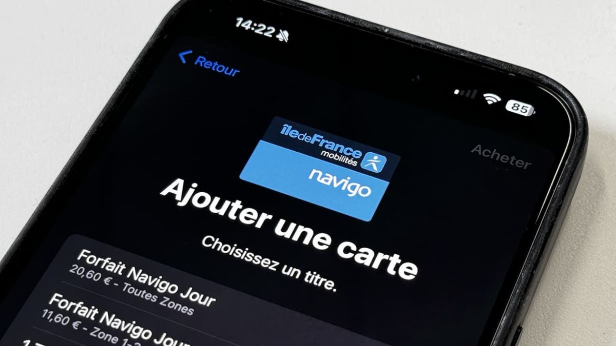Valérie Pécresse dénonce la fin imminente du pass Navigo sur iPhone