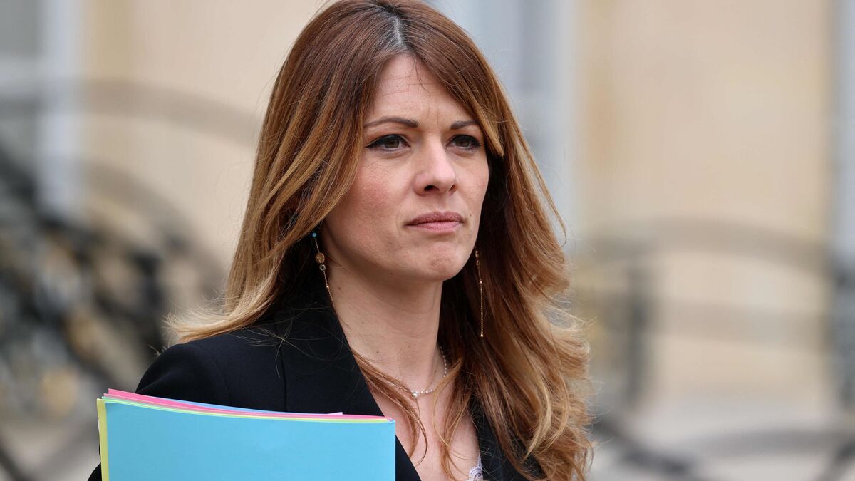 La porte-parole du gouvernement s'exprime sur Patrick Bruel : entre liberté d'expression et justice