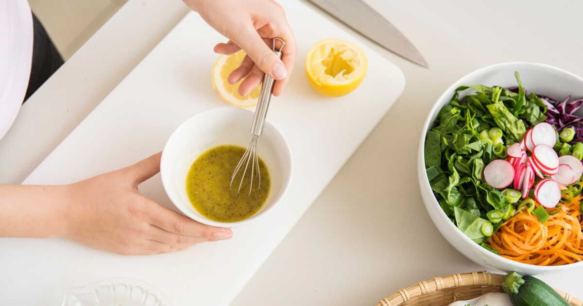 Découvrez la vinaigrette anti-inflammatoire pour sublimer vos salades