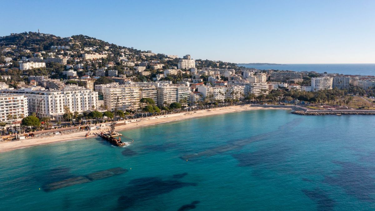 Une montre de luxe dérobée à Cannes : un vol d'une valeur inestimable