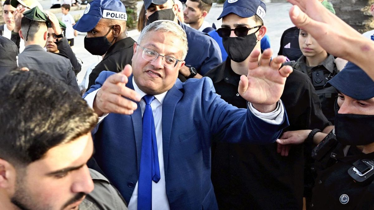 Des militants agenouillés devant un ministre israélien : une vidéo qui choque