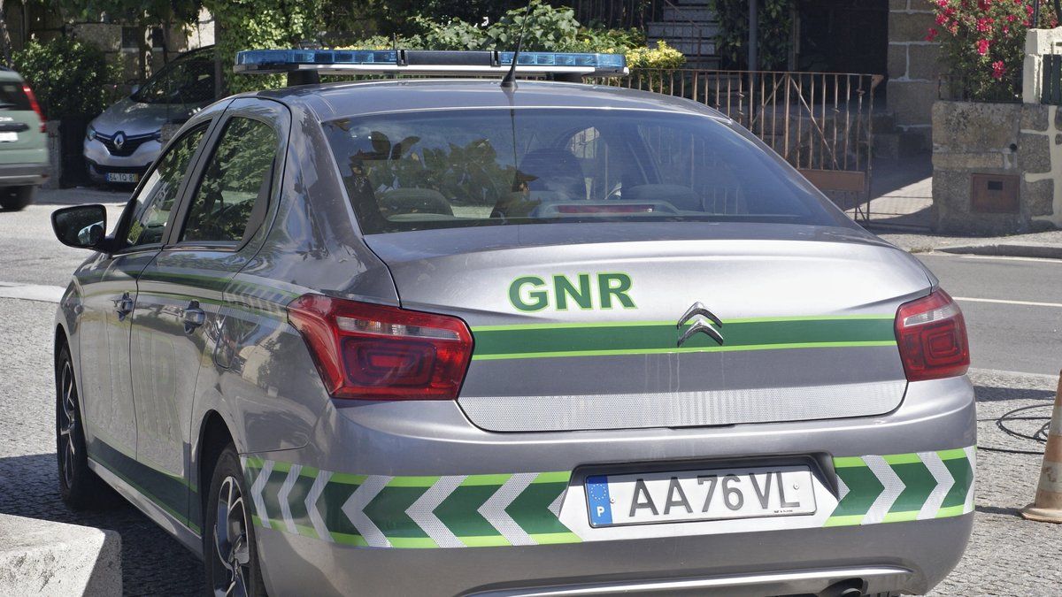 Un mystère troublant : deux enfants français découverts seuls sur une route du Portugal