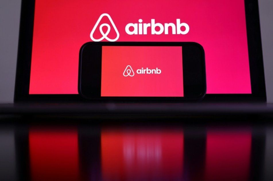 Hôtel, location de voiture, courses livrées : Airbnb se rêve en agence de voyage complète