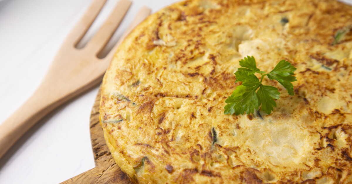 Une omelette gourmande aux fromages pour deux à petits prix