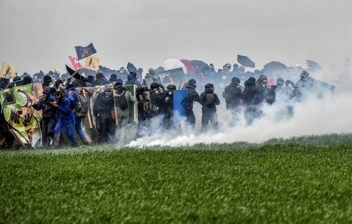 Mégabassines : le procès en appel des organisateurs secoue la France