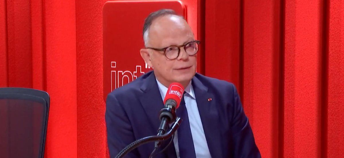 Édouard Philippe maintient sa candidature à la présidentielle malgré l'enquête