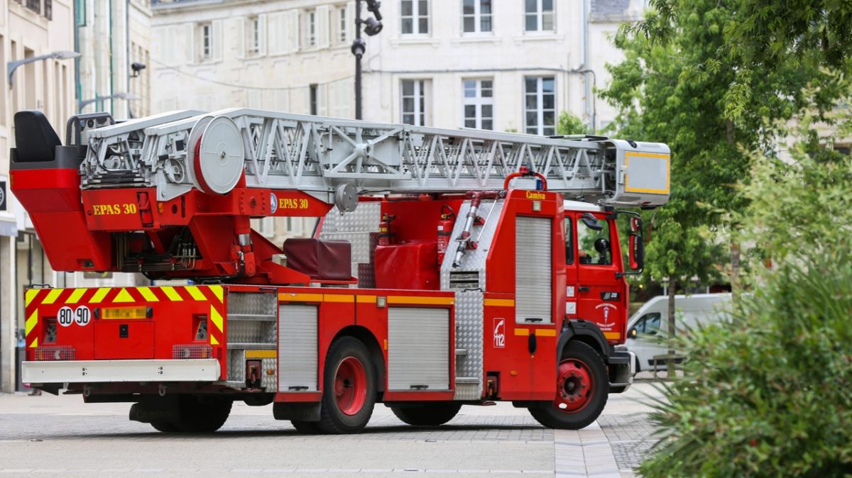 Un membre du personnel de Brico Dépôt dans l'œil du cyclone après un incendie volontaire