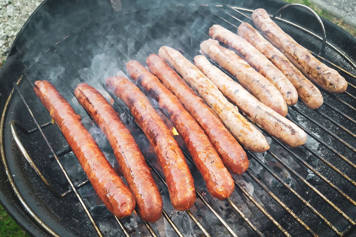 Découvrez le secret pour griller vos saucisses à la perfection cet été