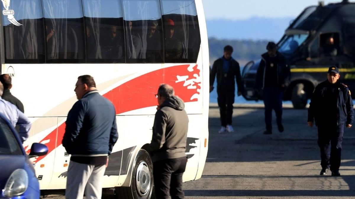 Vers une gestion controversée de la migration : les hubs de retour approuvés par l'UE