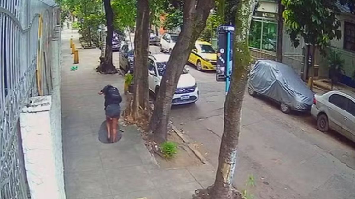 Une jeune femme tombe dans une bouche d'égout à Rio : le récit d'une expérience terrifiante