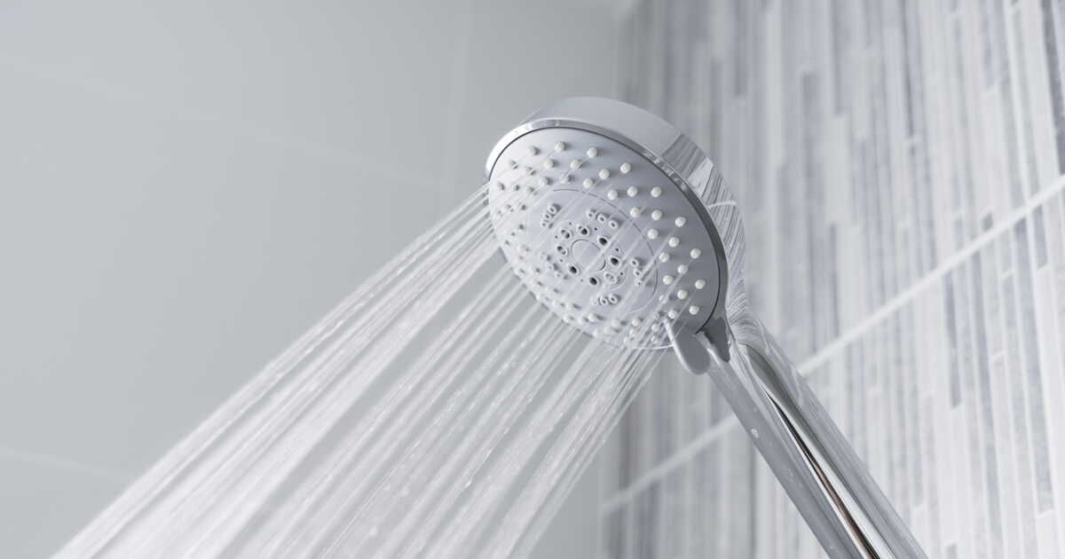 Une solution simple pour remédier à une pression d'eau faible dans votre douche