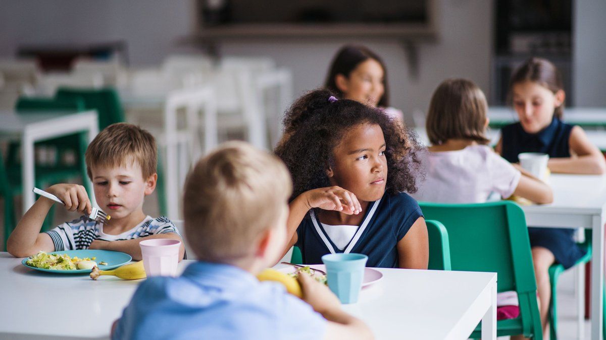 Le maire de Paris engage la gratuité de la cantine pour les enfants en difficulté
