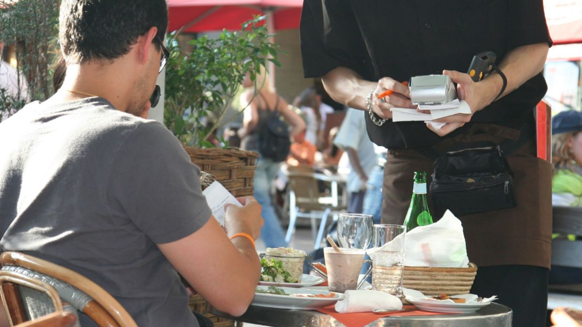 Les pourboires au restaurant : tendance ou obligation ?