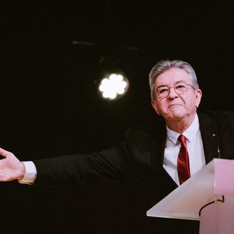 La course à la présidentielle 2027 : Mélenchon lance la machine insoumise