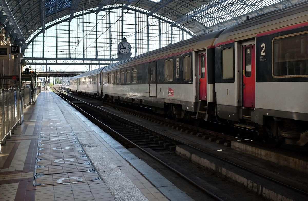 La SNCF face à la grève unitaire : enjeux et revendications des syndicats
