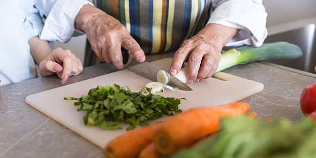 Bien s'alimenter après 60 ans : nos conseils nutritionnels incontournables