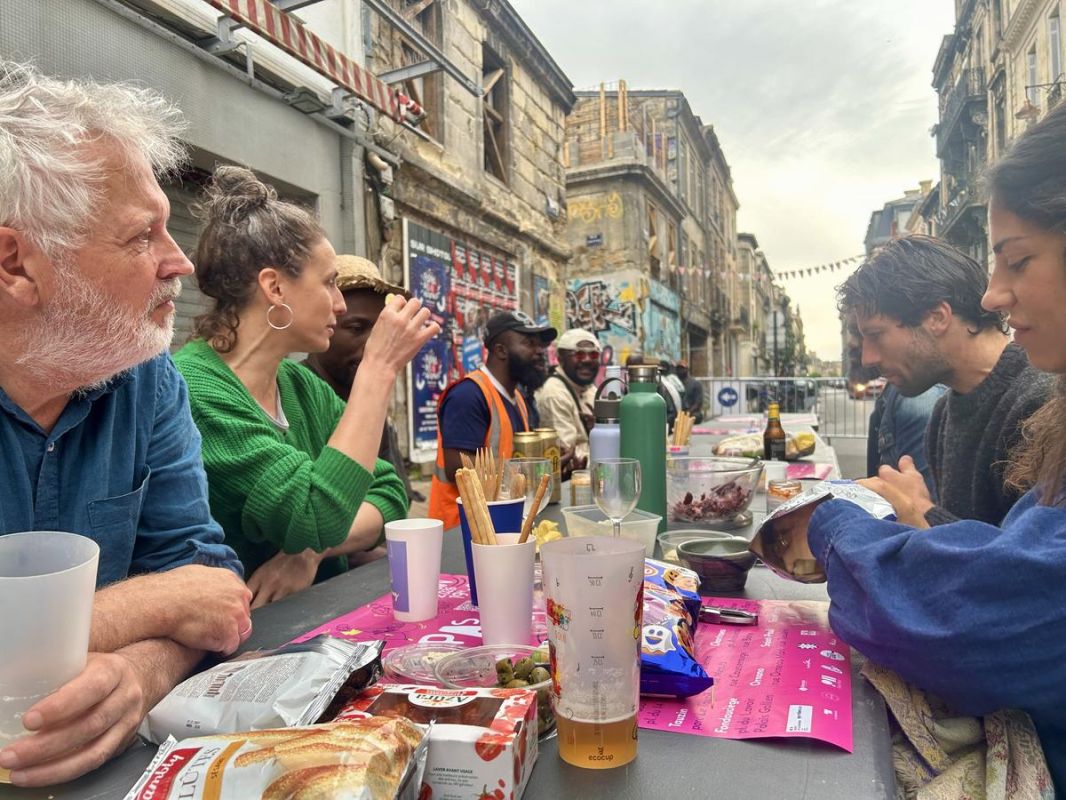 À Bordeaux, un repas de quartier pour redorer l'image de la rue Élie-Gintrac