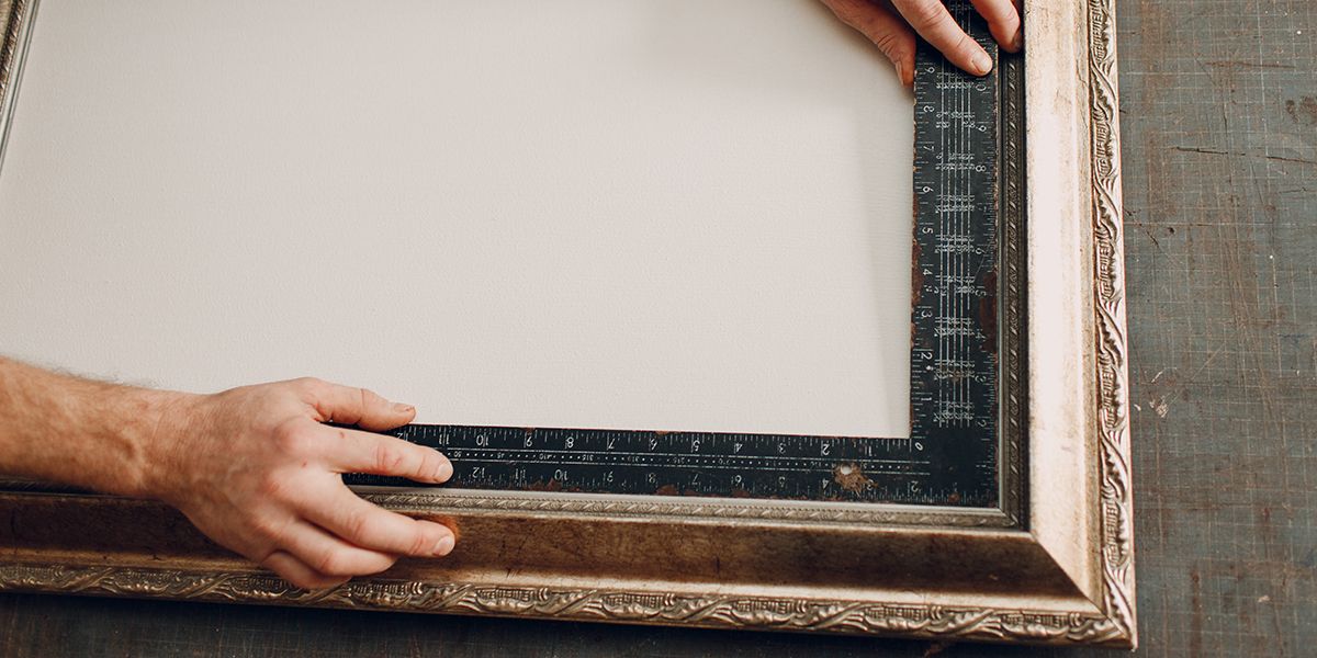 Redonner vie à un cadre ancien : astuces et techniques de rénovation