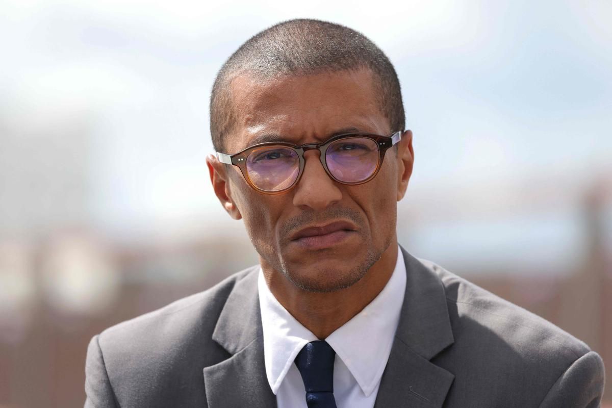 Karim Bouamrane, le maire de Saint-Ouen, se lance dans la course à la présidentielle